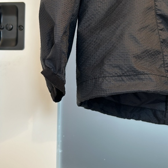 Woman’s Sunice Windbreaker large - Picture 3 of 7